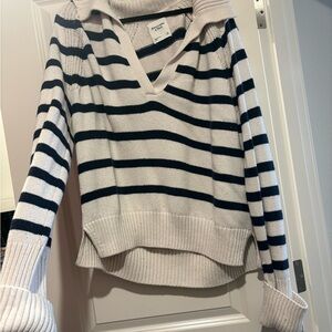 Abercrombie & Fitch Navy and White V-Neck Sweater